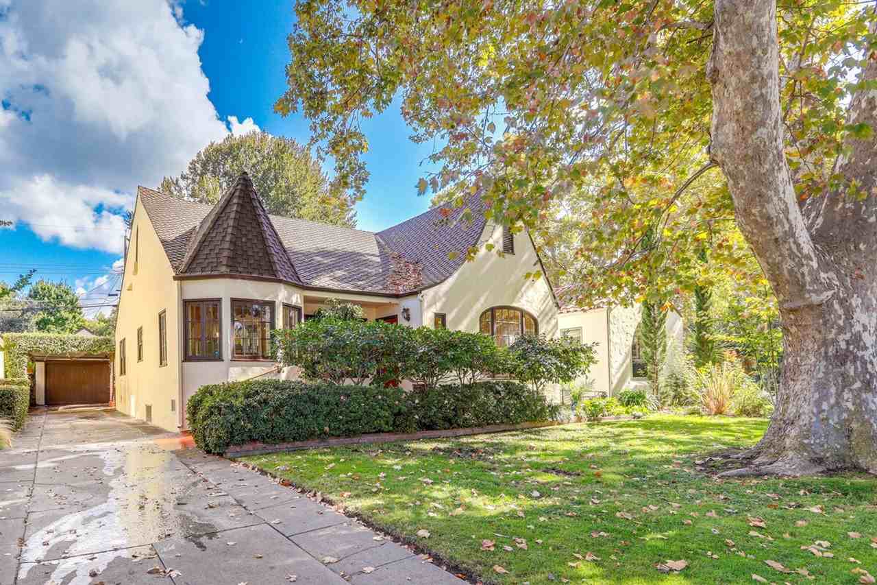 2627 Land Park Dr #1385931P - Photo 5 of 32