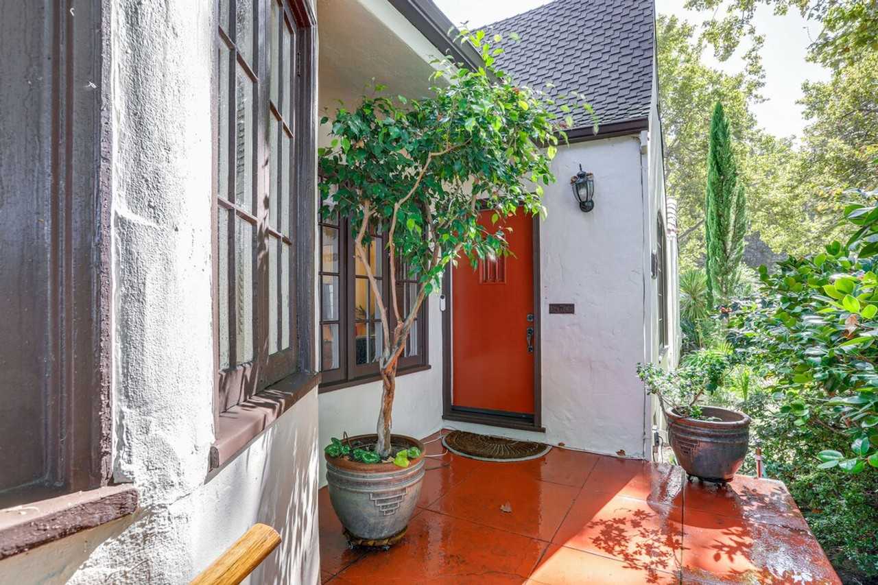 2627 Land Park Dr #1385931P - Photo 7 of 32