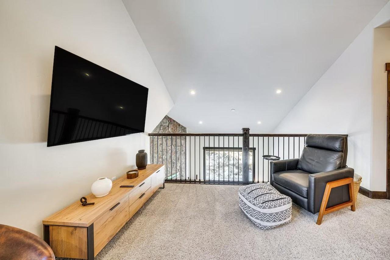 44 Damselfly #1383712P - Photo 2 of 28