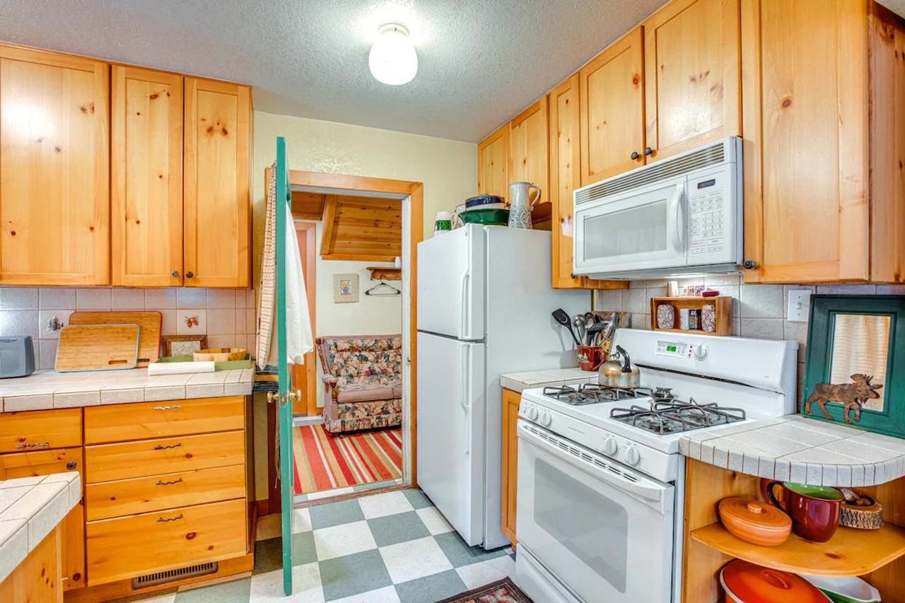 7234 7th Ave #1386012P - Photo 7 of 23