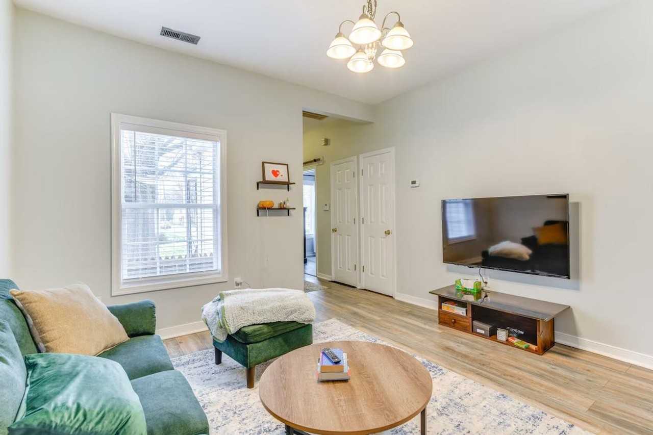 1913 Dinwiddie Ave #1386043P - Photo 5 of 24