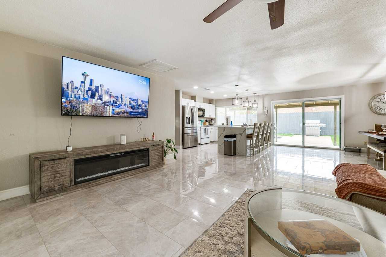 903 W Harvard Dr #1386263P - Photo 4 of 32