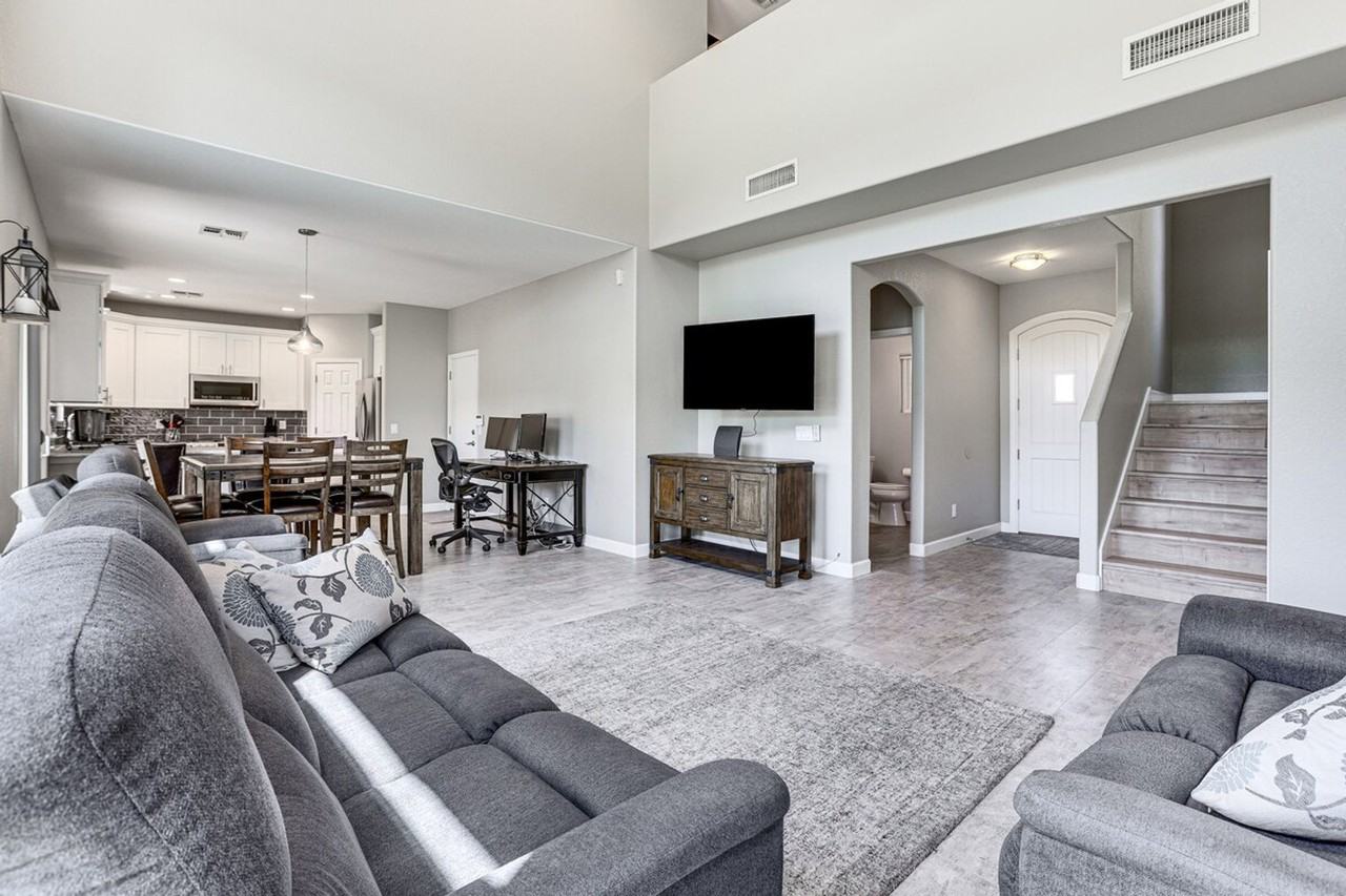 3043 E Fremont Rd #1385821P - Photo 2 of 27