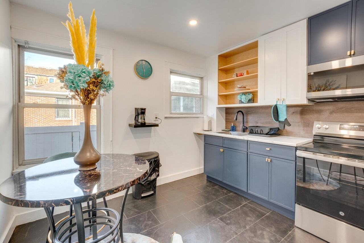 318 Meeker Ave #1385720P - Photo 2 of 24