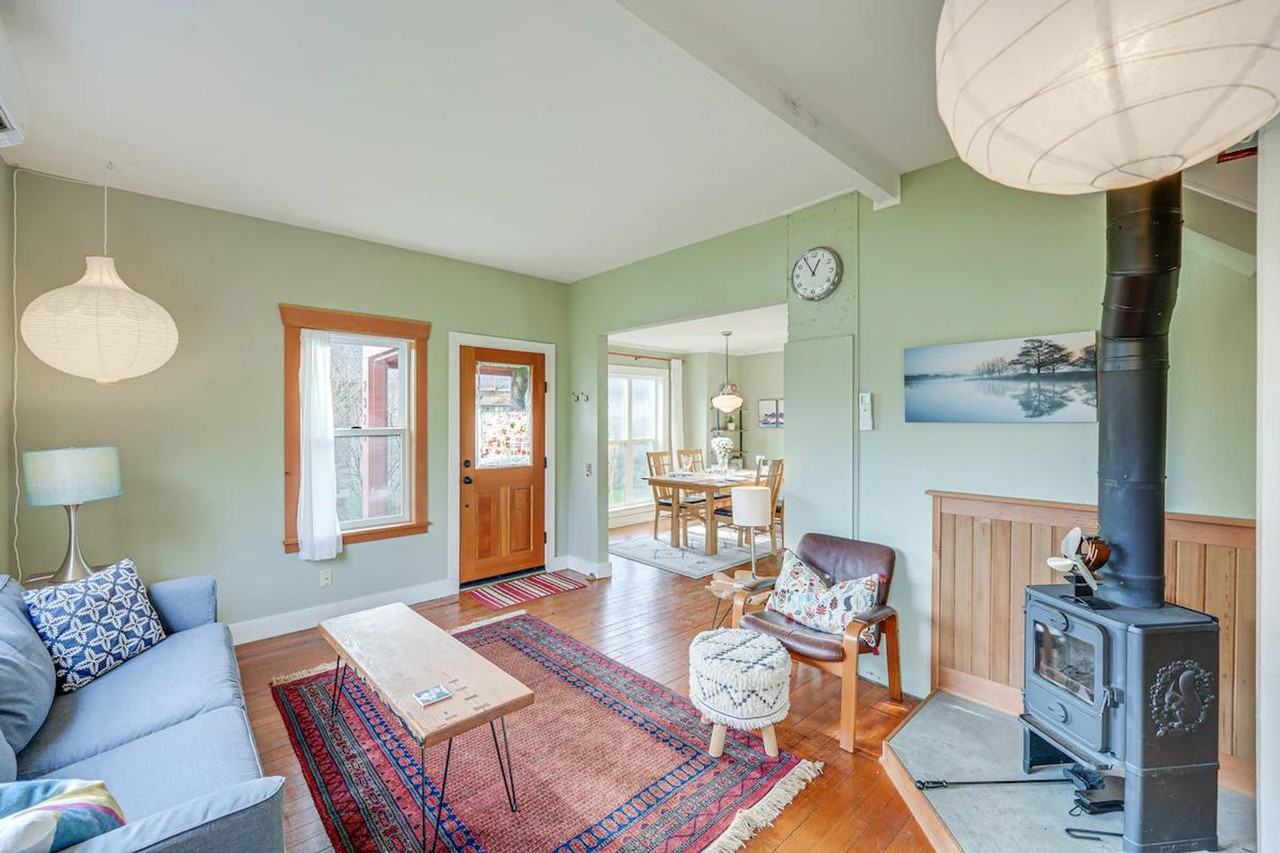 2323 Elizabeth St #1386253P - Photo 4 of 33