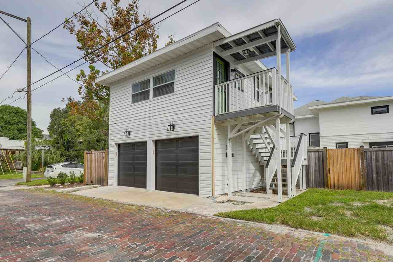 202 10th Ave Ne #1383675P - Photo 3 of 24