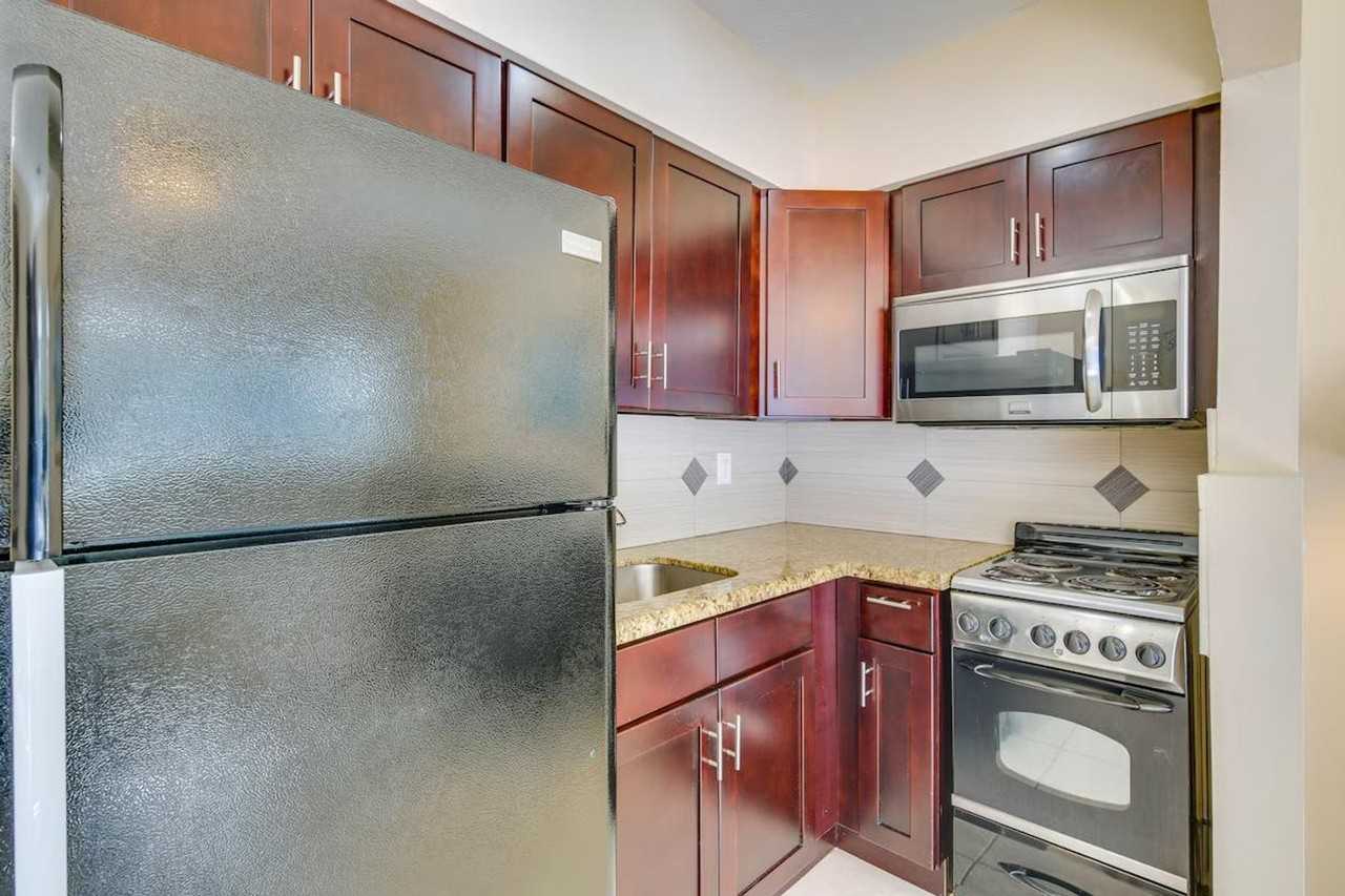 412 Ne 4th Ave #1386024P - Photo 2 of 24