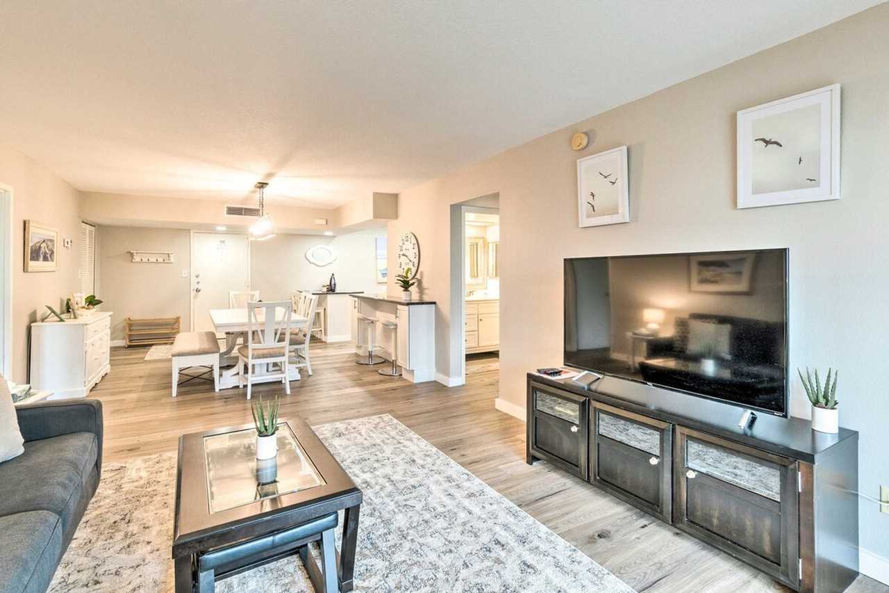 1037 W Peppertree Dr #1386040P - Photo 5 of 29