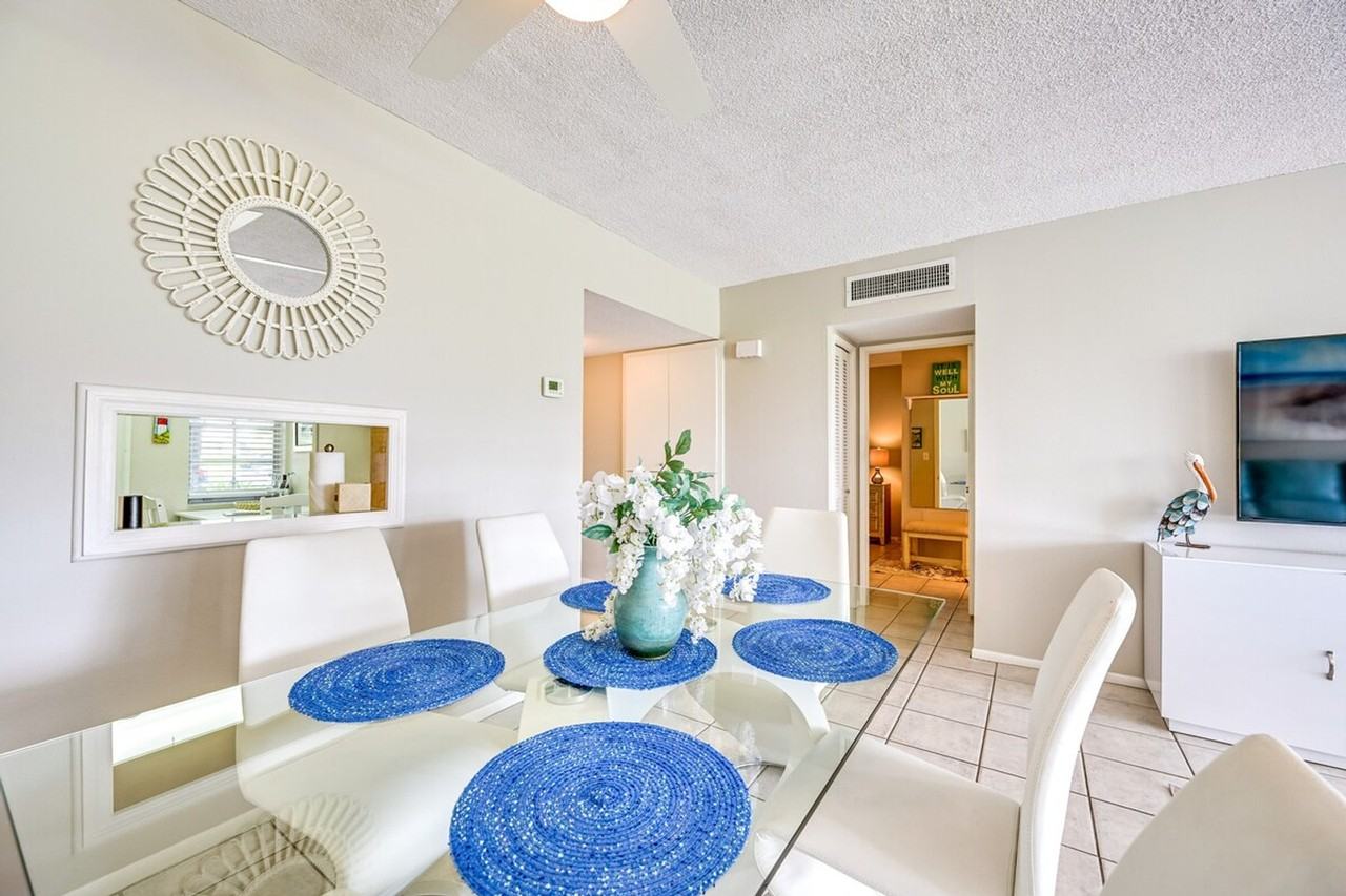 W Country Club Dr #1385622P - Photo 7 of 31