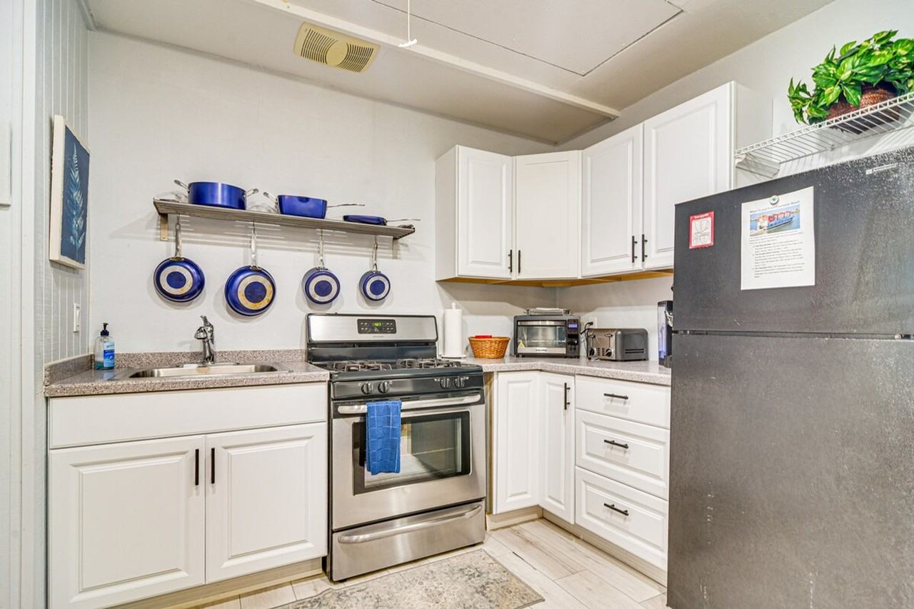 1409 Maple St #1385600P - Photo 2 of 24