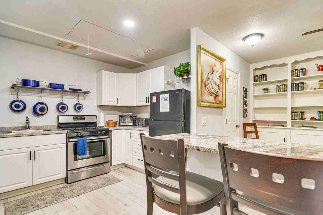 1409 Maple St #1385600P - Photo 6 of 24