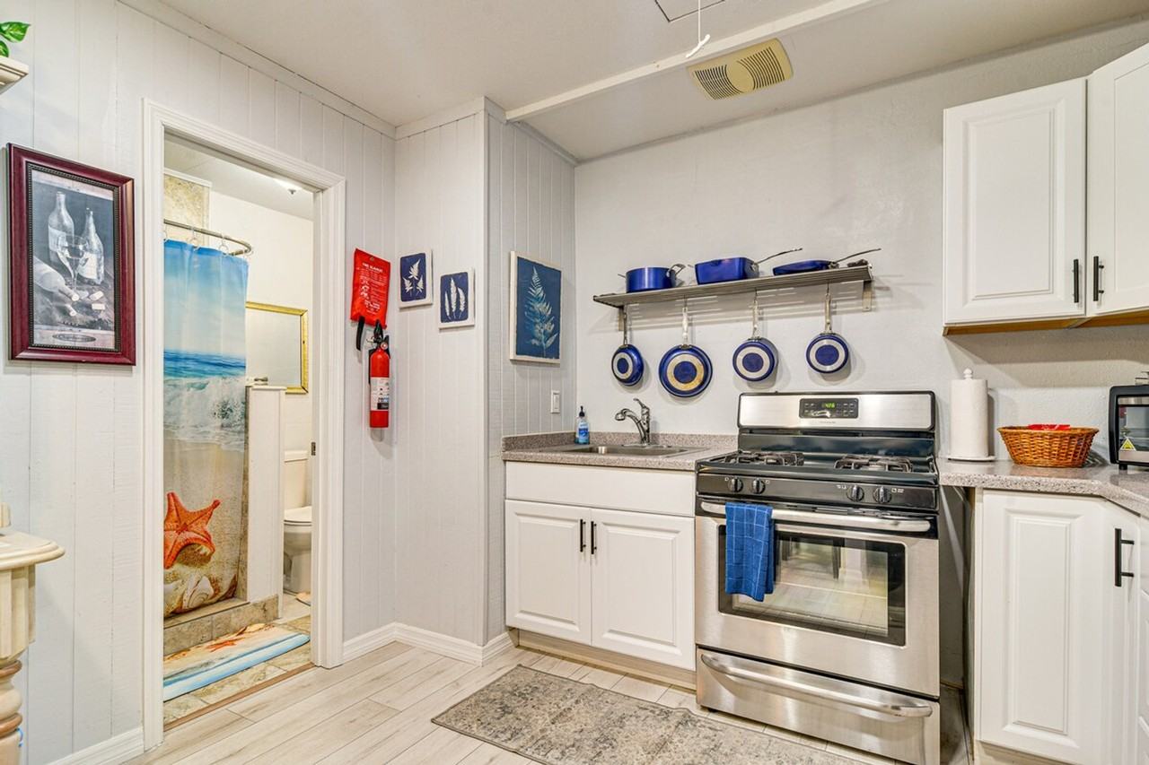 1409 Maple St #1385600P - Photo 6 of 22