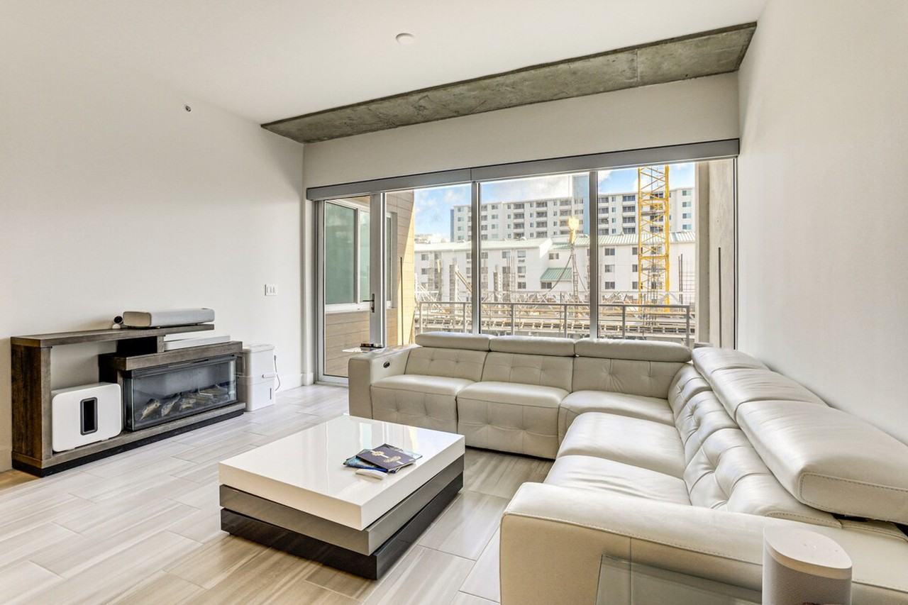 332 Cocoanut Ave #1386011P - Photo 2 of 27