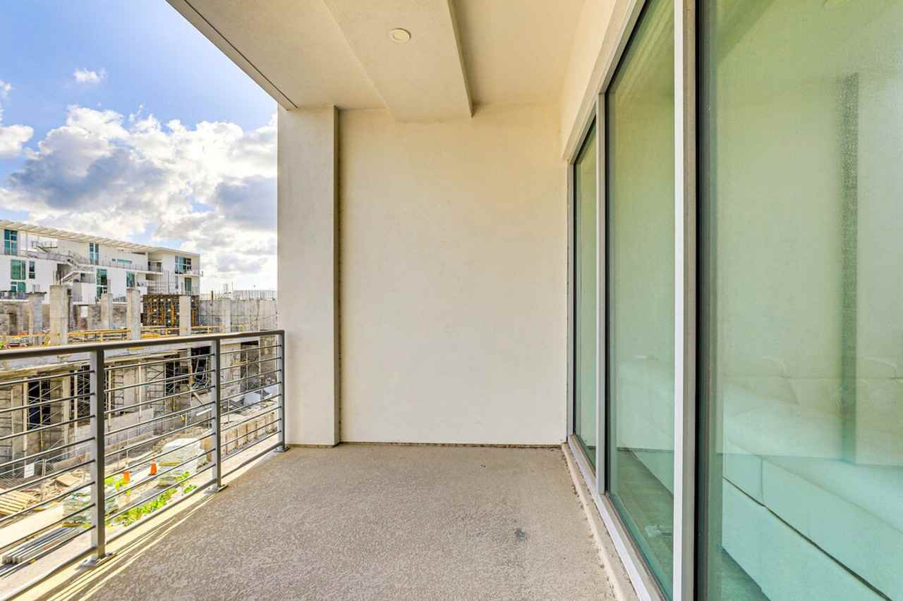 332 Cocoanut Ave #1386011P - Photo 6 of 27