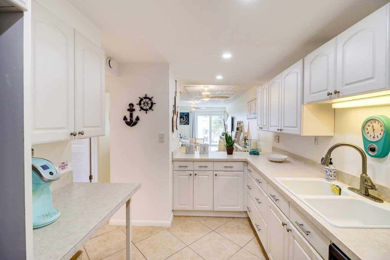 201 E Ocean Dr #1306953P - Photo 3 of 23