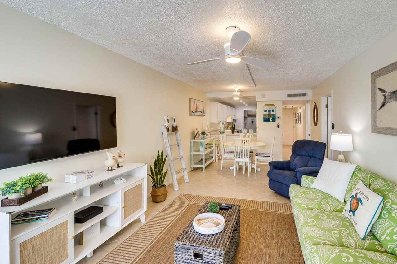 201 E Ocean Dr #1306953P - Photo 4 of 23