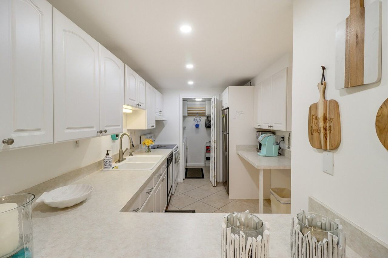 201 E Ocean Dr #1306953P - Photo 7 of 23