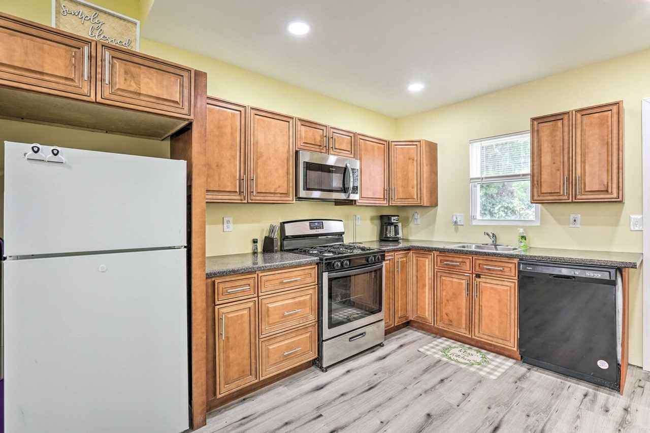 1621 Saint Pauls St #1386175P - Photo 2 of 24