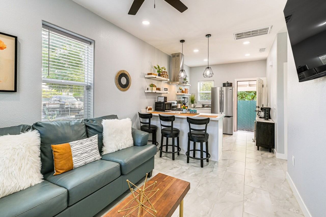 226 E 10th St #1307165P - Photo 3 of 23