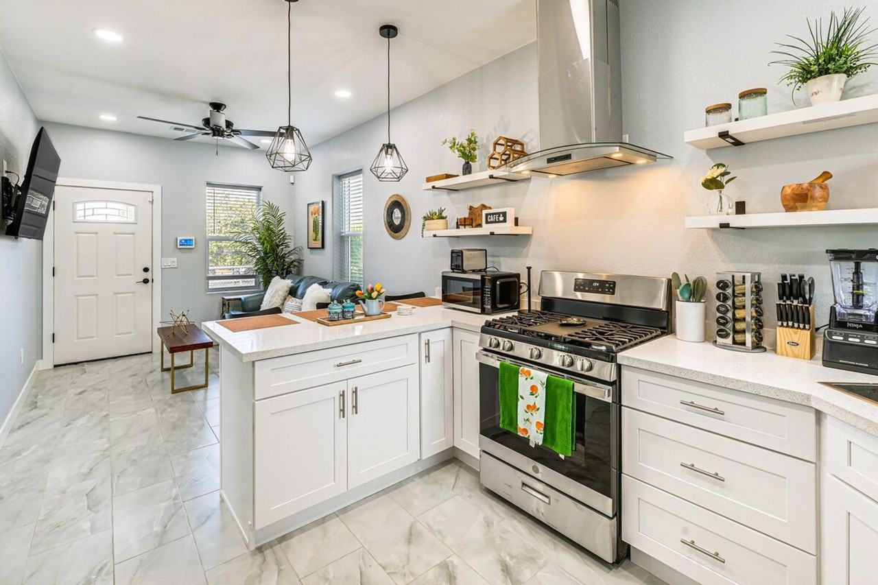 226 E 10th St #1307165P - Photo 5 of 23