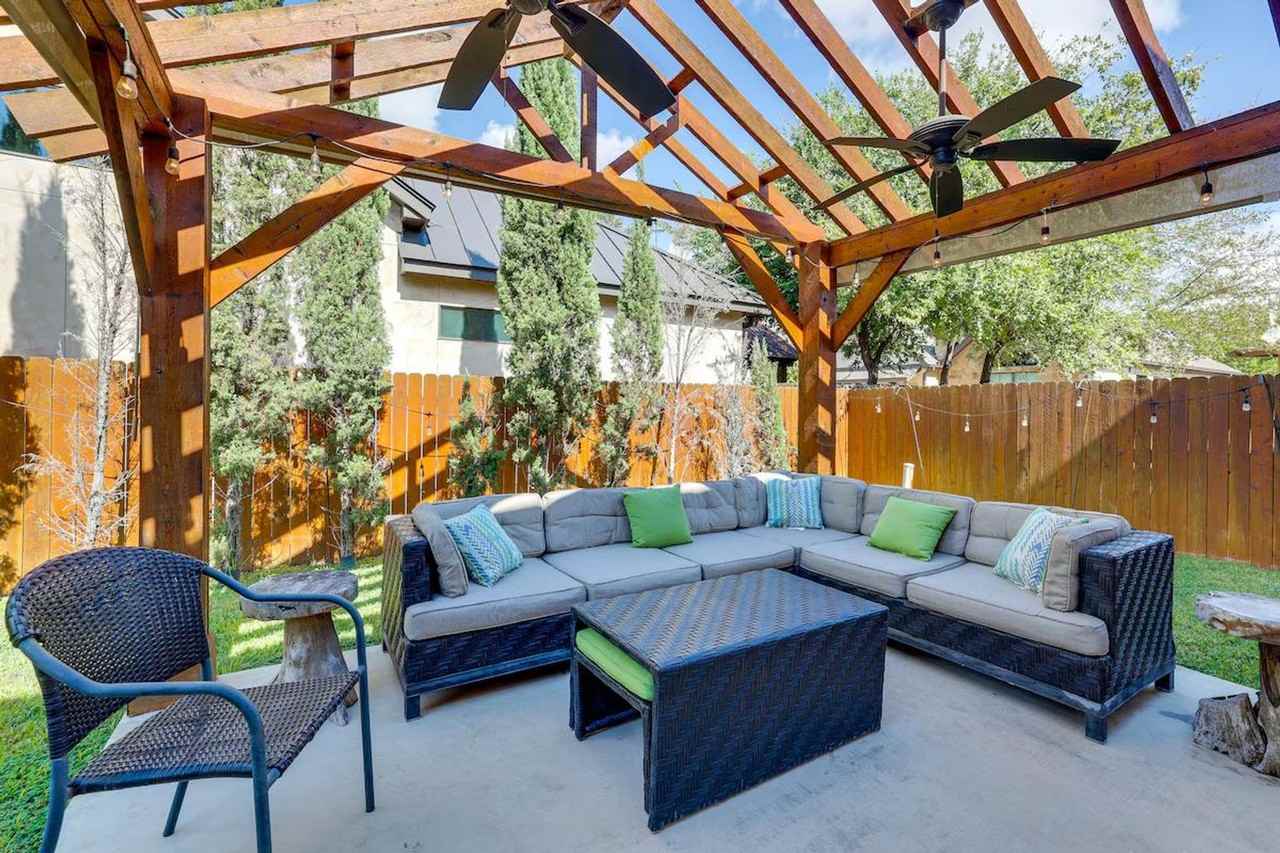 1122 Gruene Rd #1385976P - Photo 5 of 36