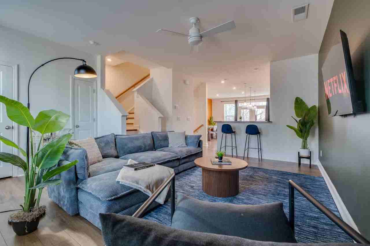 4122 Bunker Dr #1466112P - Photo 2 of 40