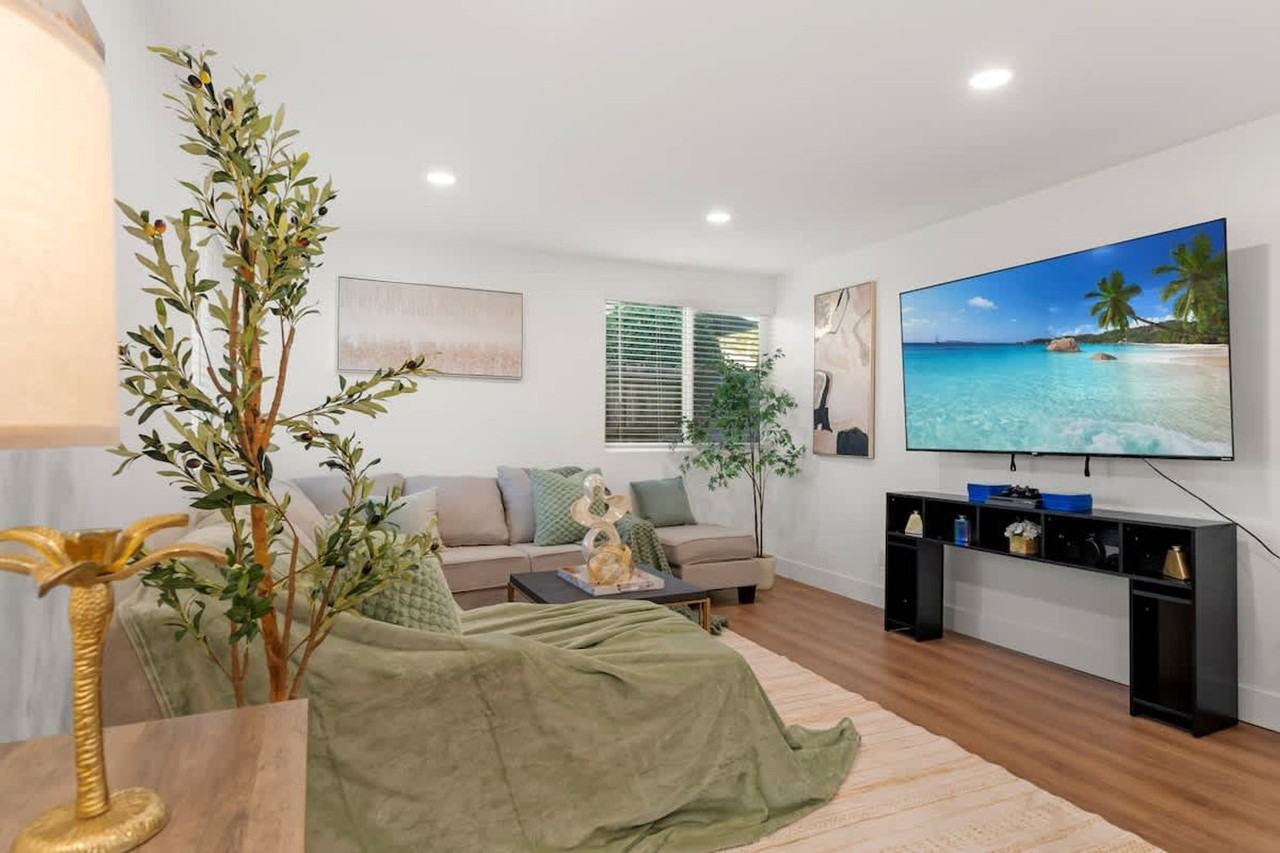 1676 Raynell Way #1465005P - Photo 2 of 50