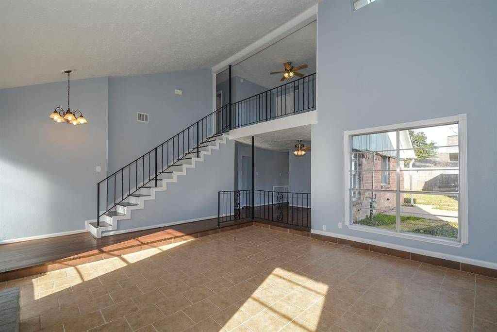 22722 Fincastle Dr - Photo 5 of 13