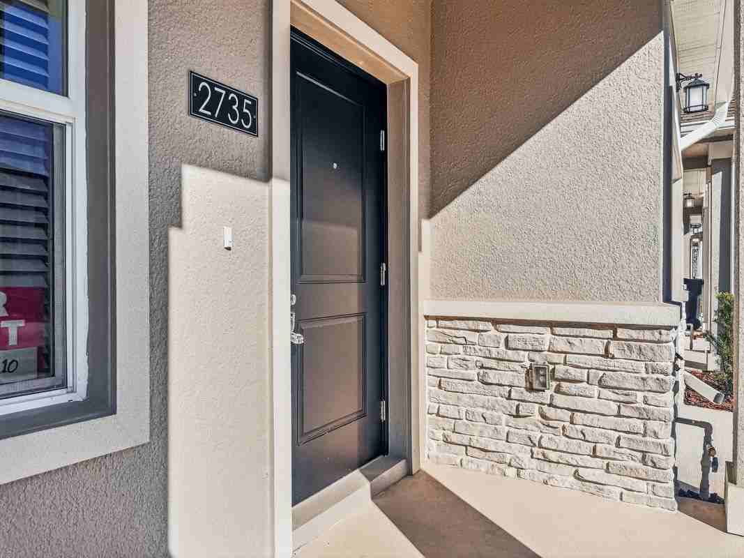 2735 Skyline Loop - Photo 2 of 35