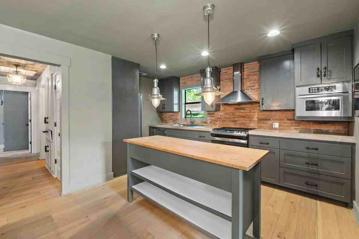 118 Havana St - Photo 3 of 3