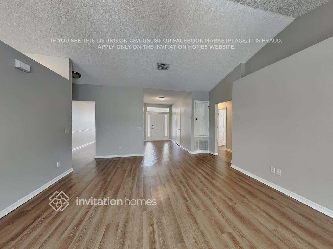 1085 Kingfisher Way - Photo 3 of 20