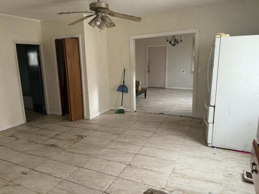 901 Ann Eliza St - Photo 2 of 3