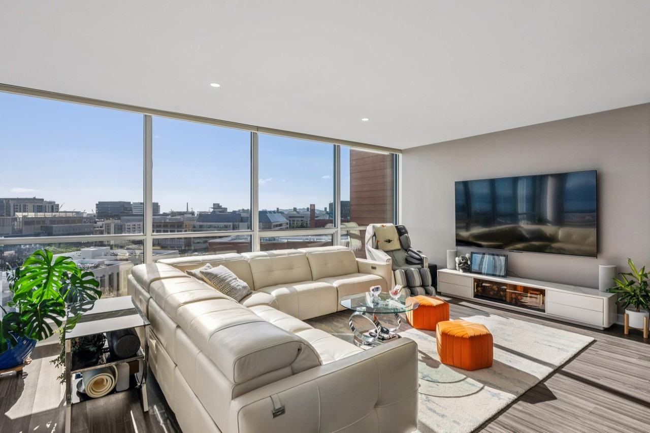 708 Long Bridge Street #1207 - Photo 3 of 35