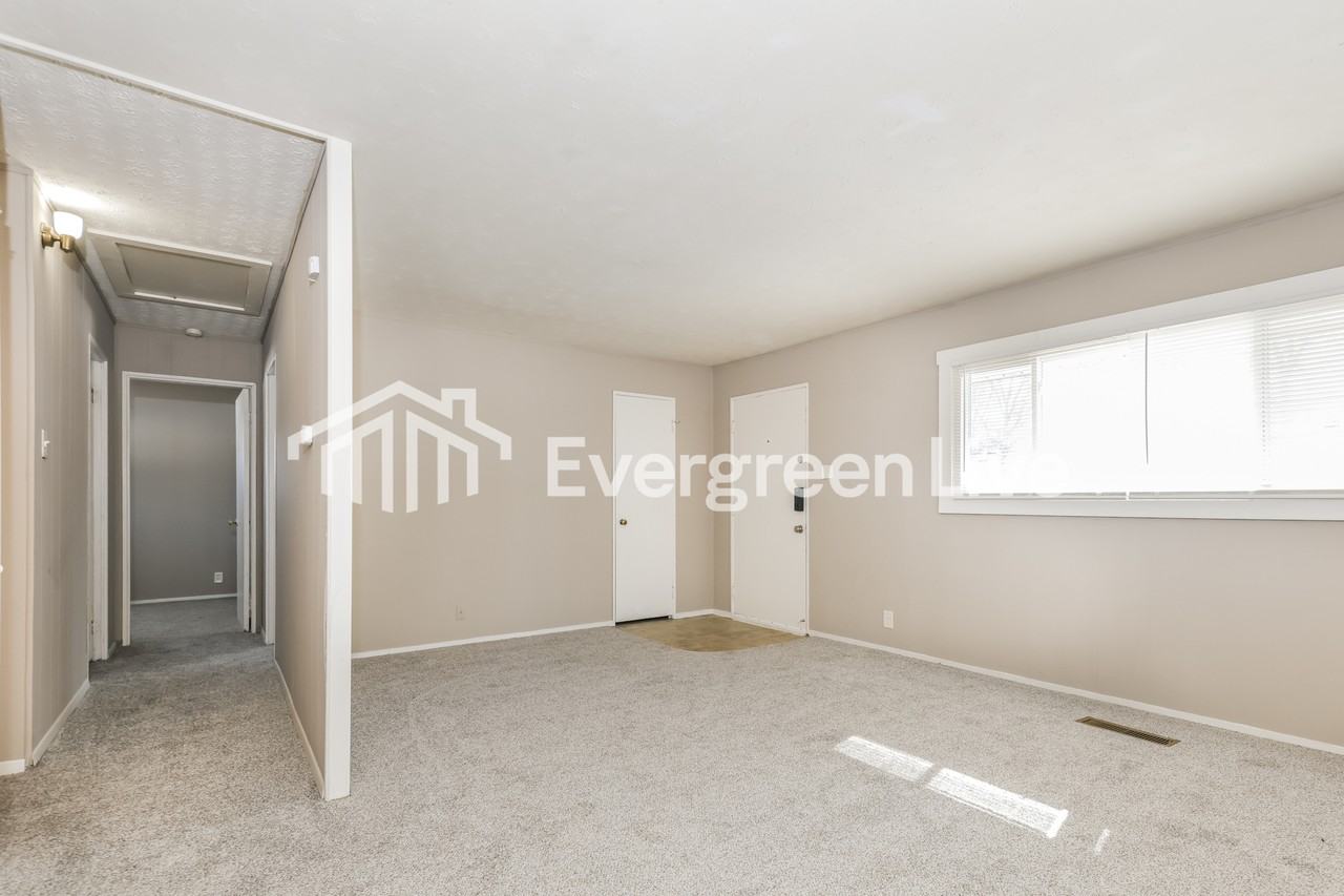 1832 Memorial Dr - Photo 4 of 15