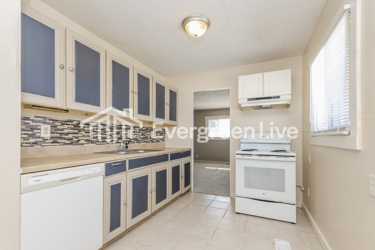 1832 Memorial Dr - Photo 6 of 15