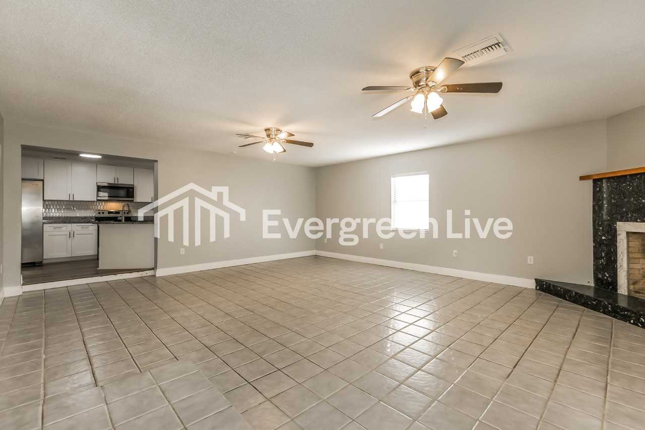 2935 Park St - Photo 3 of 15