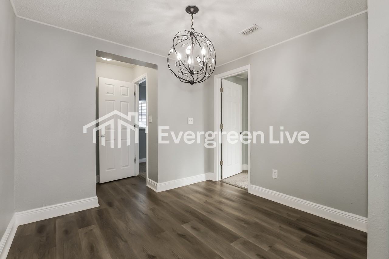 2935 Park St - Photo 4 of 15