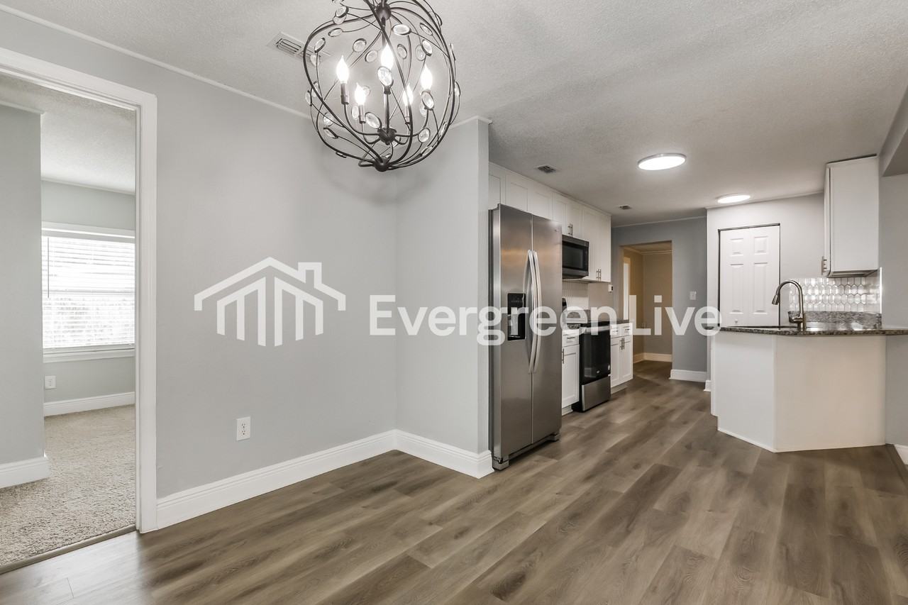 2935 Park St - Photo 5 of 15