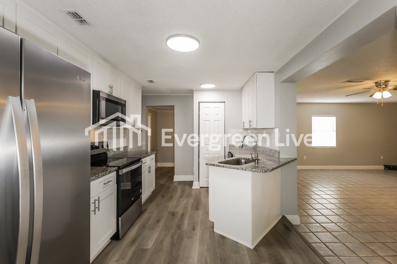 2935 Park St - Photo 6 of 15