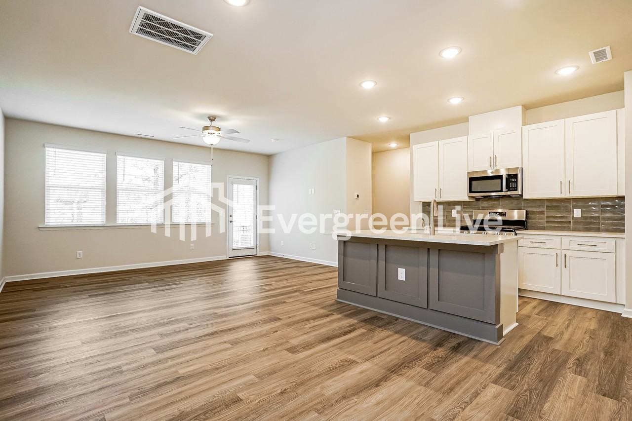 7602 Waypond Ct - Photo 4 of 16