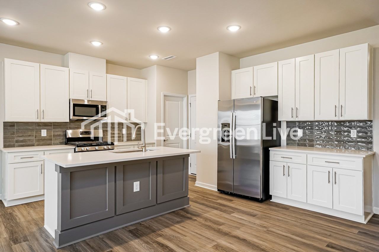 7602 Waypond Ct - Photo 6 of 16