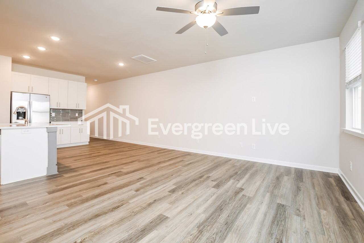 7616 Waypond Ct - Photo 4 of 16