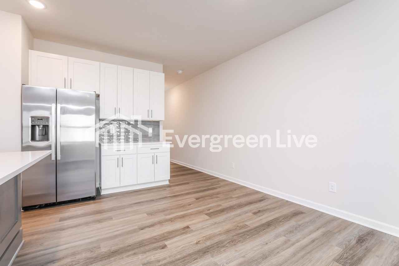 7616 Waypond Ct - Photo 5 of 16