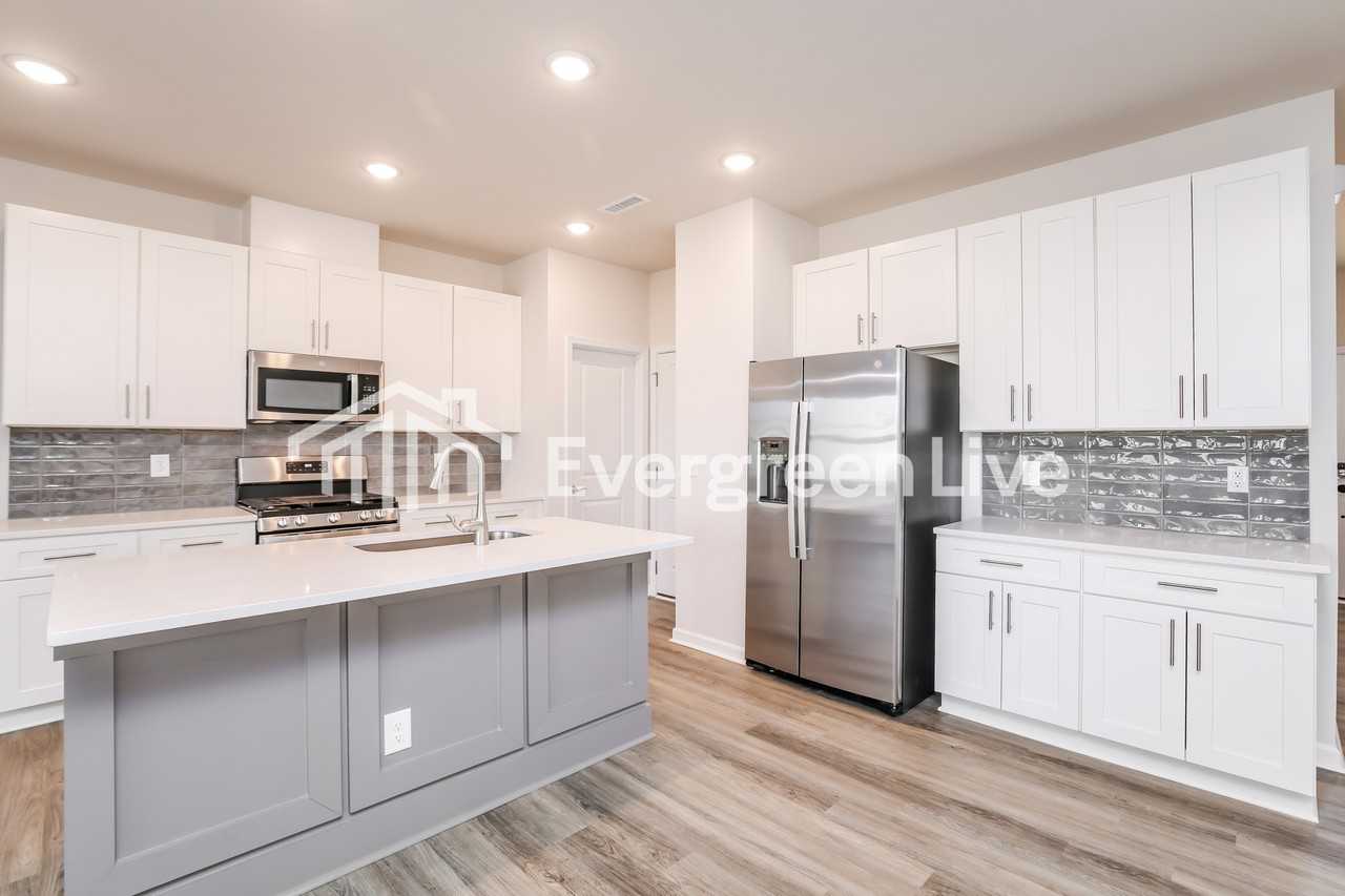 7616 Waypond Ct - Photo 7 of 16