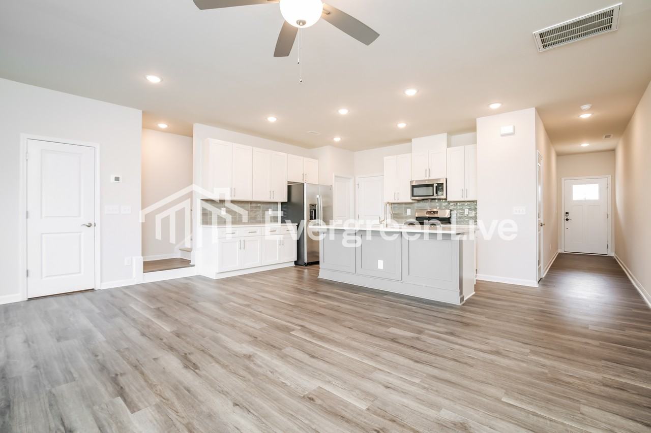 7642 Waypond Ct - Photo 3 of 15