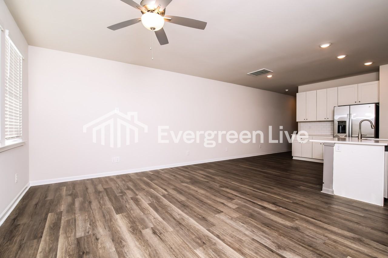 7645 Waypond Ct - Photo 4 of 16