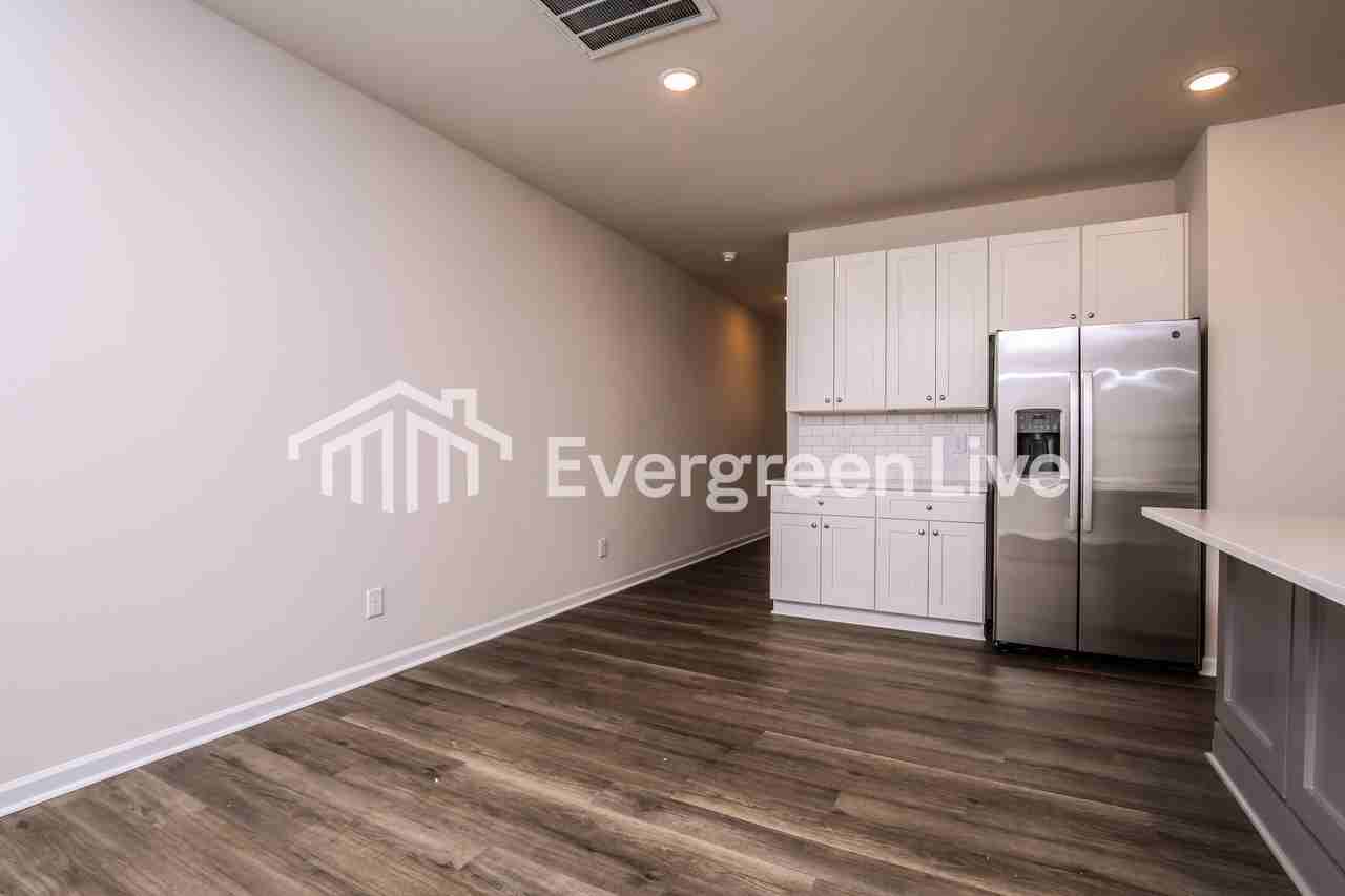 7645 Waypond Ct - Photo 5 of 16