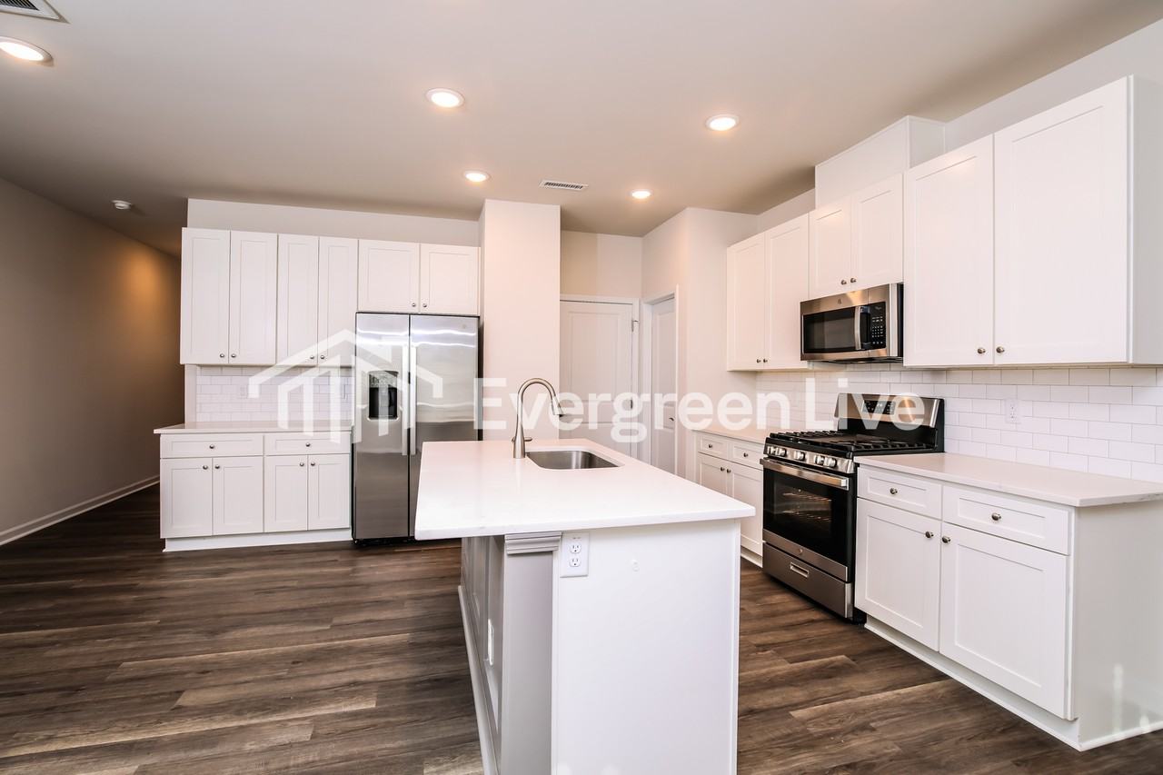 7645 Waypond Ct - Photo 6 of 16