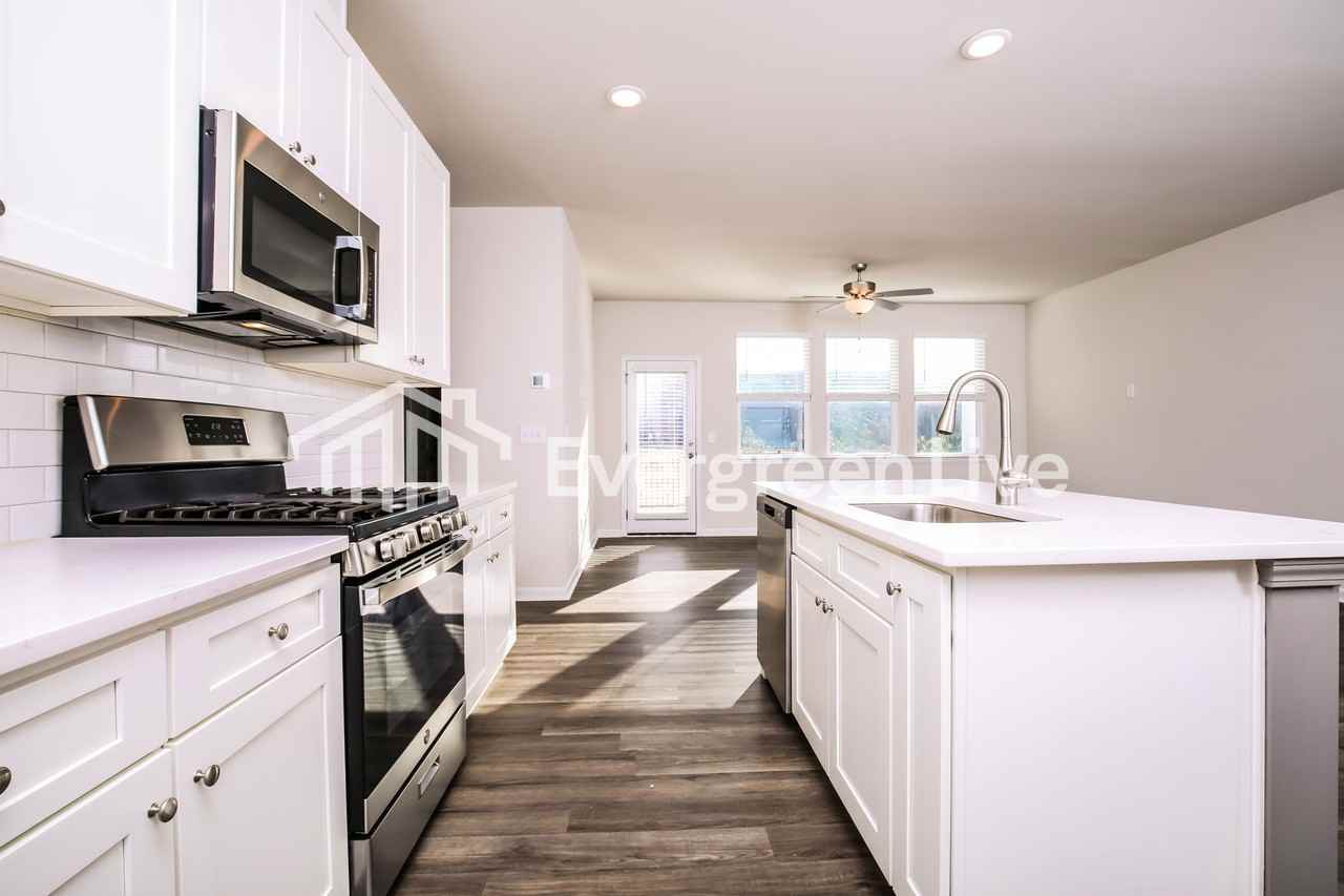 7645 Waypond Ct - Photo 7 of 16