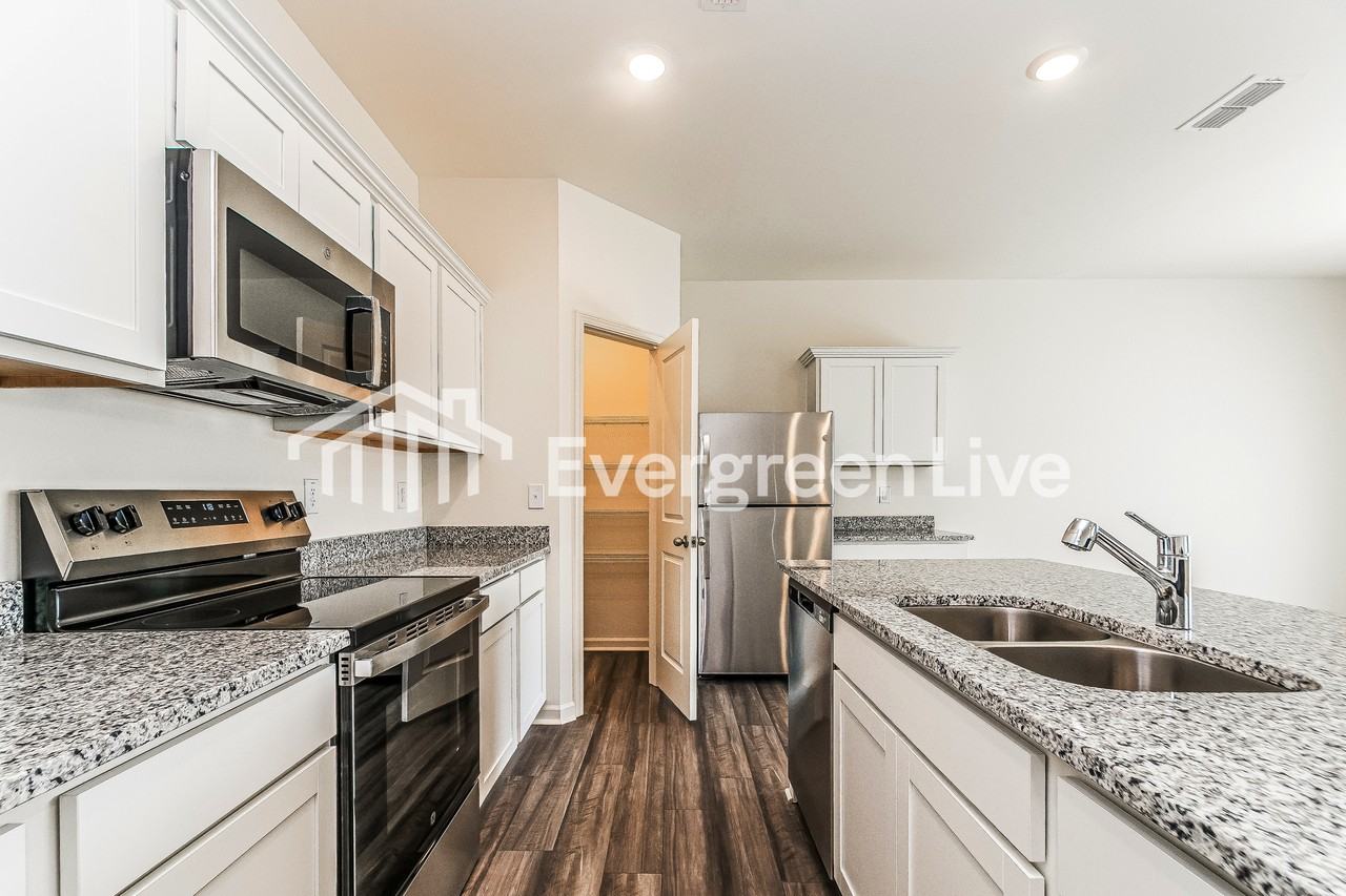 713 Shepards Rock Dr - Photo 3 of 15